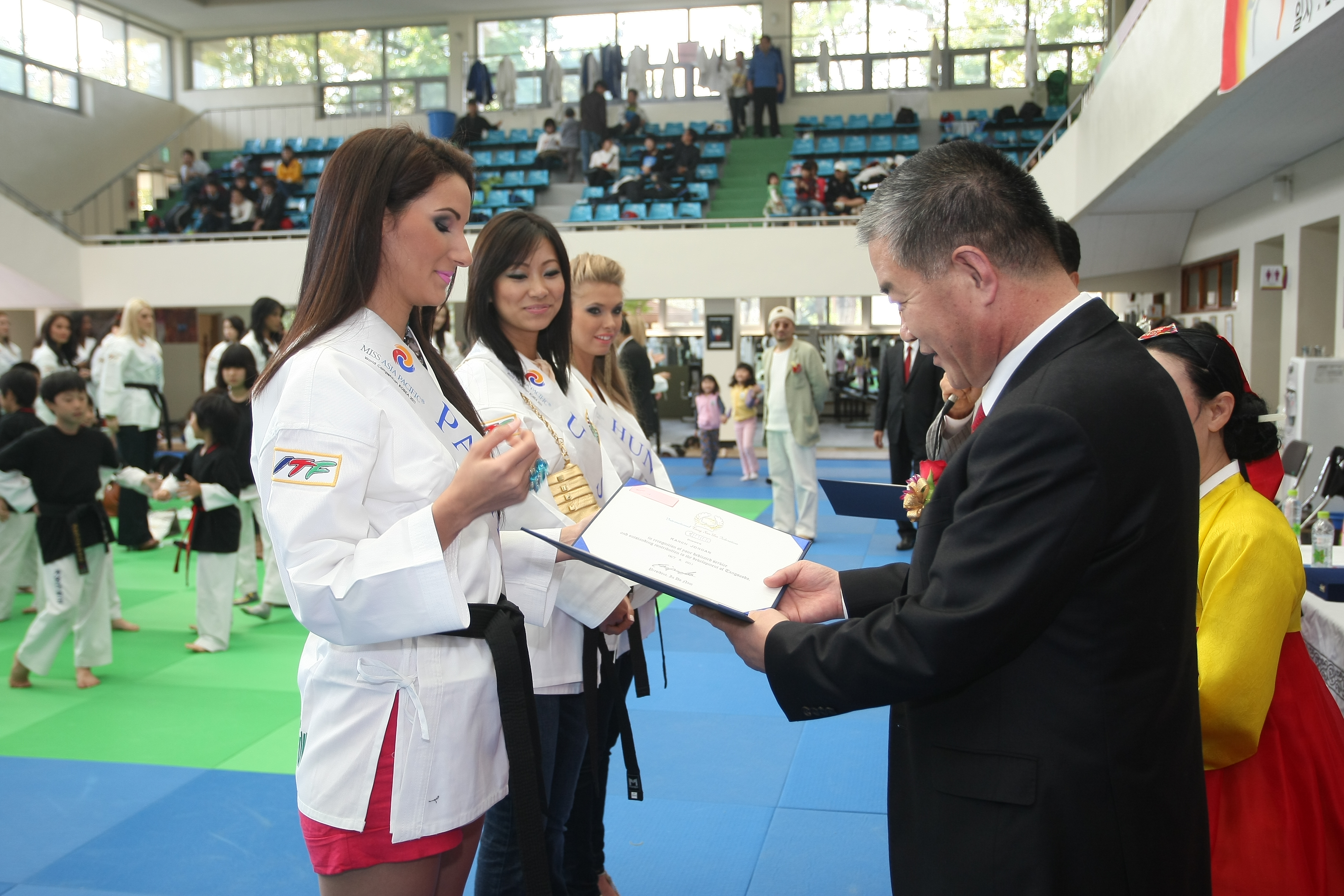DIA_6673.JPG
3,888 x 2,592
4Mbyte
